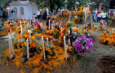 Dia De Los Muertos Grave Decorations