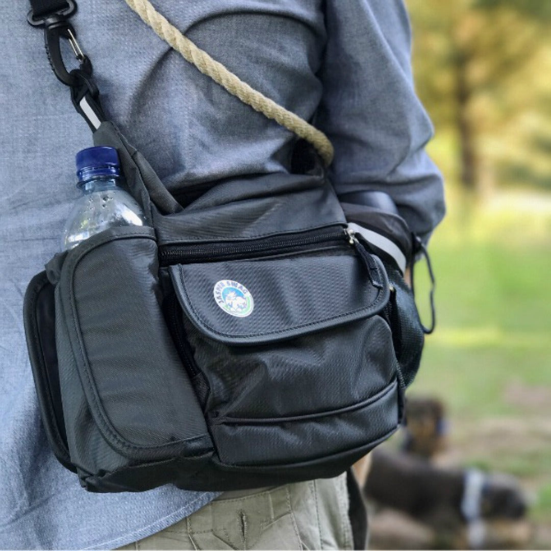 Features of the On the Fly Jasper Swag Dog Walking Bag