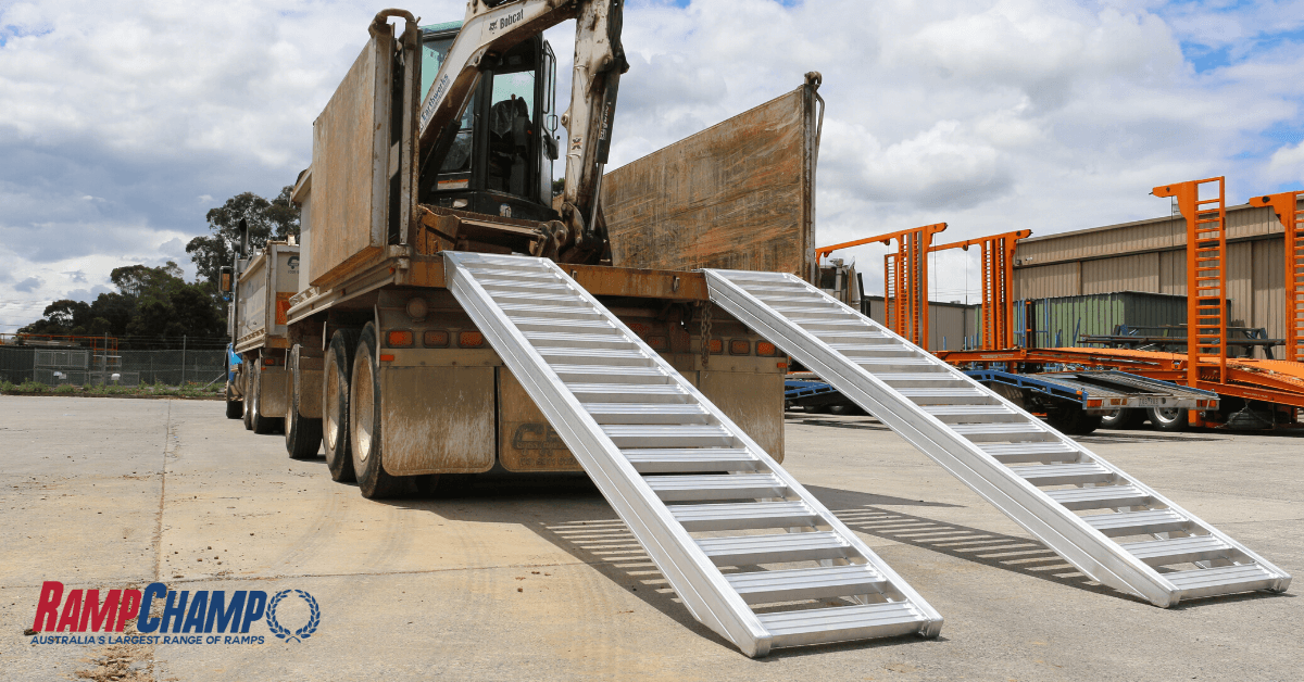 Heeve H0042 5-tonne aluminium loading ramps for excavators