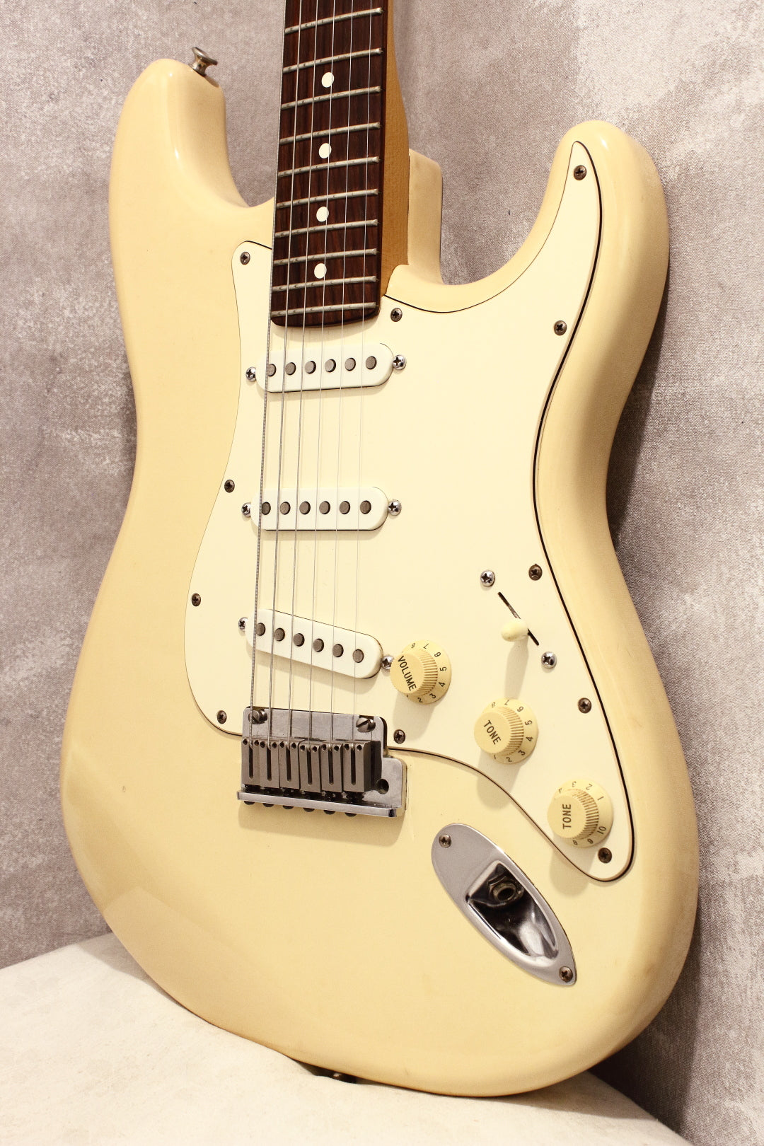 fender stratocaster american standard olympic white