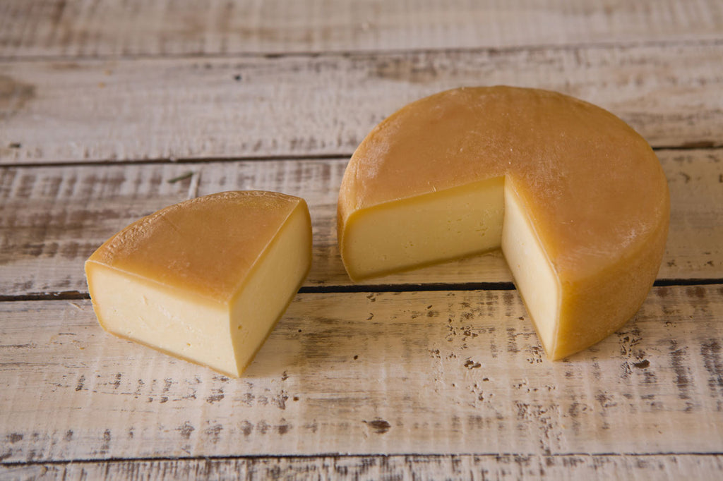 Queijaria Alpi - Queijo canastra meia cura e queijo canastra curado