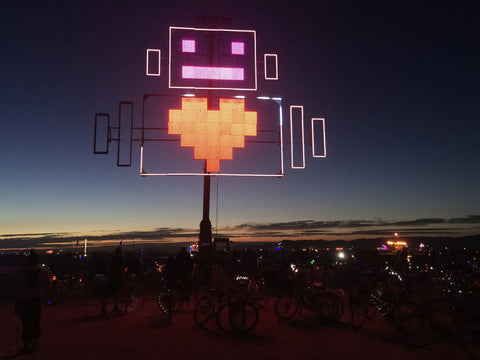 Robot Heart bei Sonnenaufgang