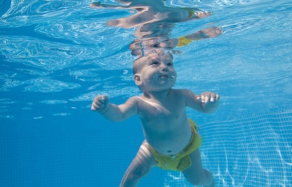 Taking Your Little One Swimming - Tips and What to Pack