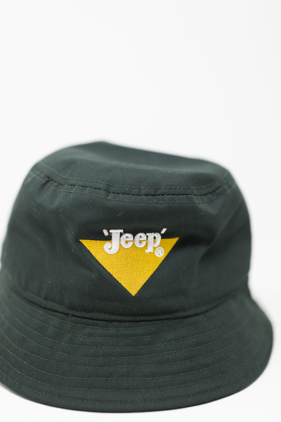 Jeep® Triangle Logo Bucket Hat - dermovitalia