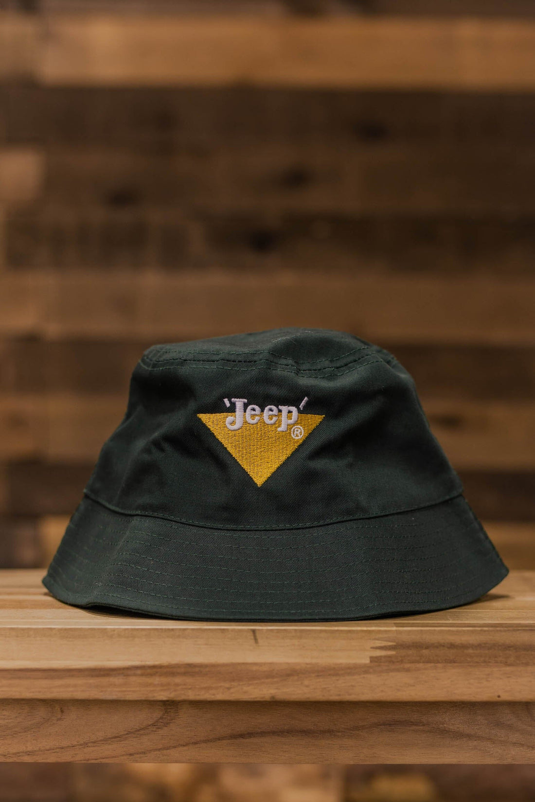 Jeep® Triangle Logo Bucket Hat (Oops) - dermovitalia