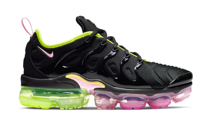 nike air vapormax plus black pink rise volt