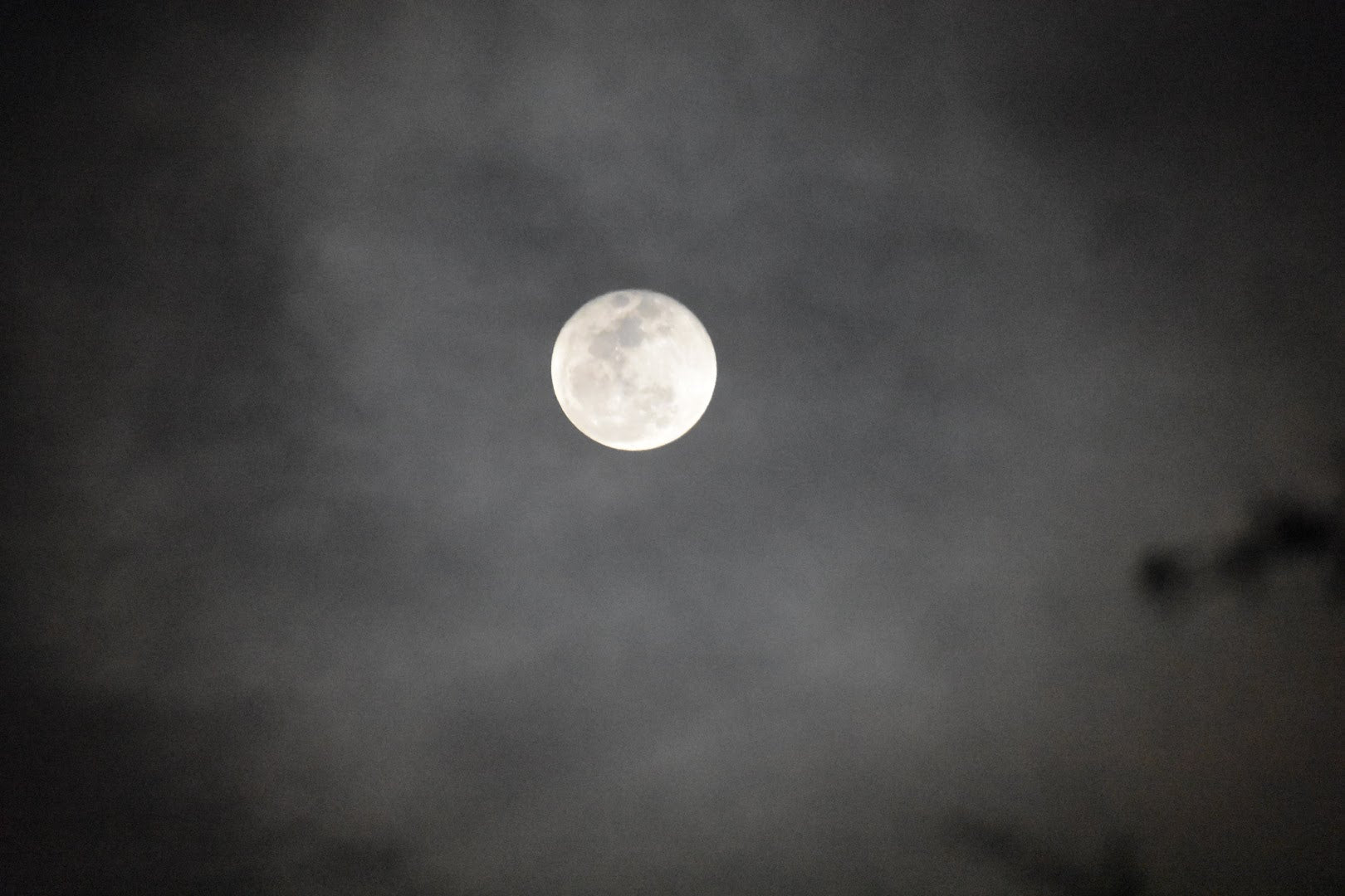moon clouds nikon d3400