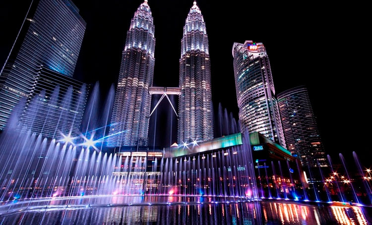 7 Popular Family-friendly Attractions to Visit in Kuala Lumpur - Petronas Twin Towers
