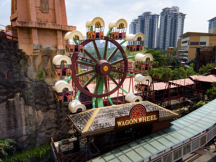 Sunway Lagoon Theme Park –Thrill Rides, Horror House & Wildlife Adventures!