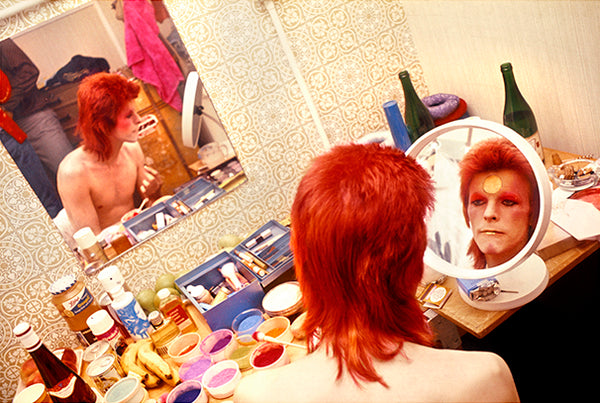David Bowie Make Up Circle Mirror, Scotland 1973, By Mick Rock. La Maison Rebelle
