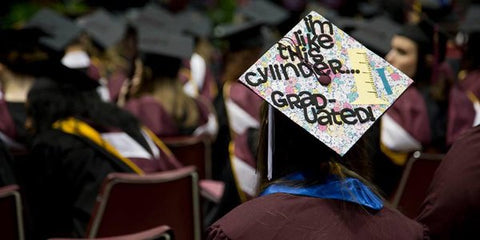 graduation caps, graduation cap, graduation fails, hilarious fails, graduation cap ideas, creative graduation caps, how to make a graduation cap, custom graduation cap, graduation cap custom