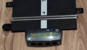 Why there are two power inputs on a Scalextric Sport Powerbase C8217