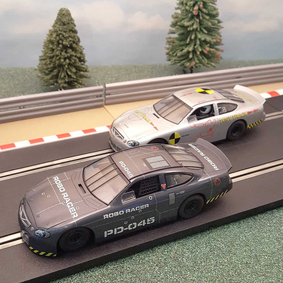 Scalextric 1:32 Pair of Cars Ford Taurus Test Track Car & Robo Racer 