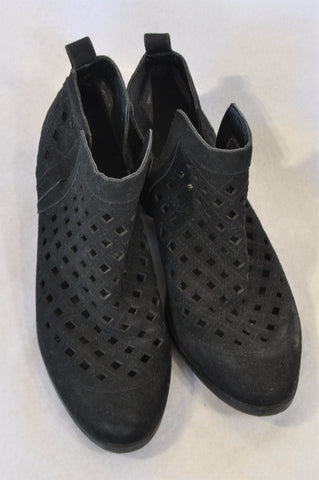 Woolworths Black Faux Suede Trellis Boots Women Size 7