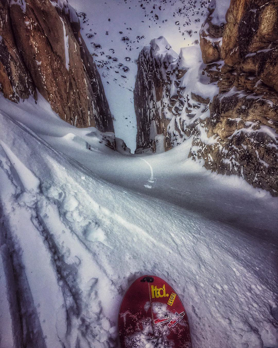 Couloir drop in. Venture Snowboards