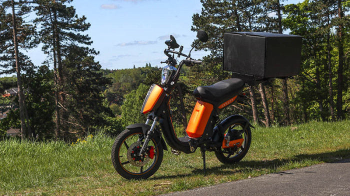 Cargo cyclists replace truck drivers on ...