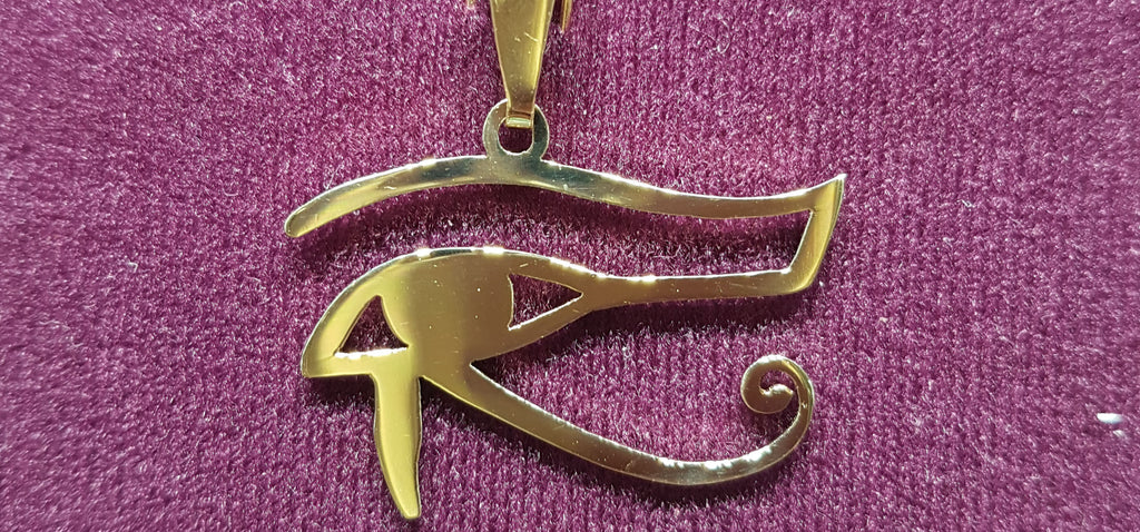 In the center: a custom made Egyptian Eye of Horus Pendant in 14 karat yellow gold with high polish finish made by Popular Jewelry