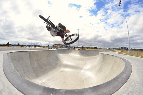 torquay skatepark - bowl - bmx air