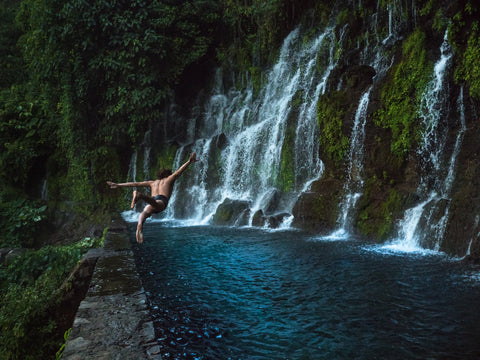 el salvador waterfall jumping