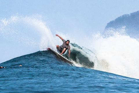 surfer in el salvador