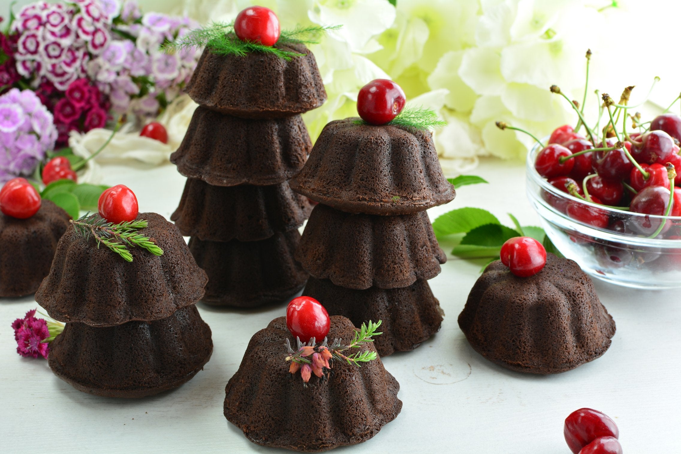 maca-mini-cherry-bundt-cakes-result