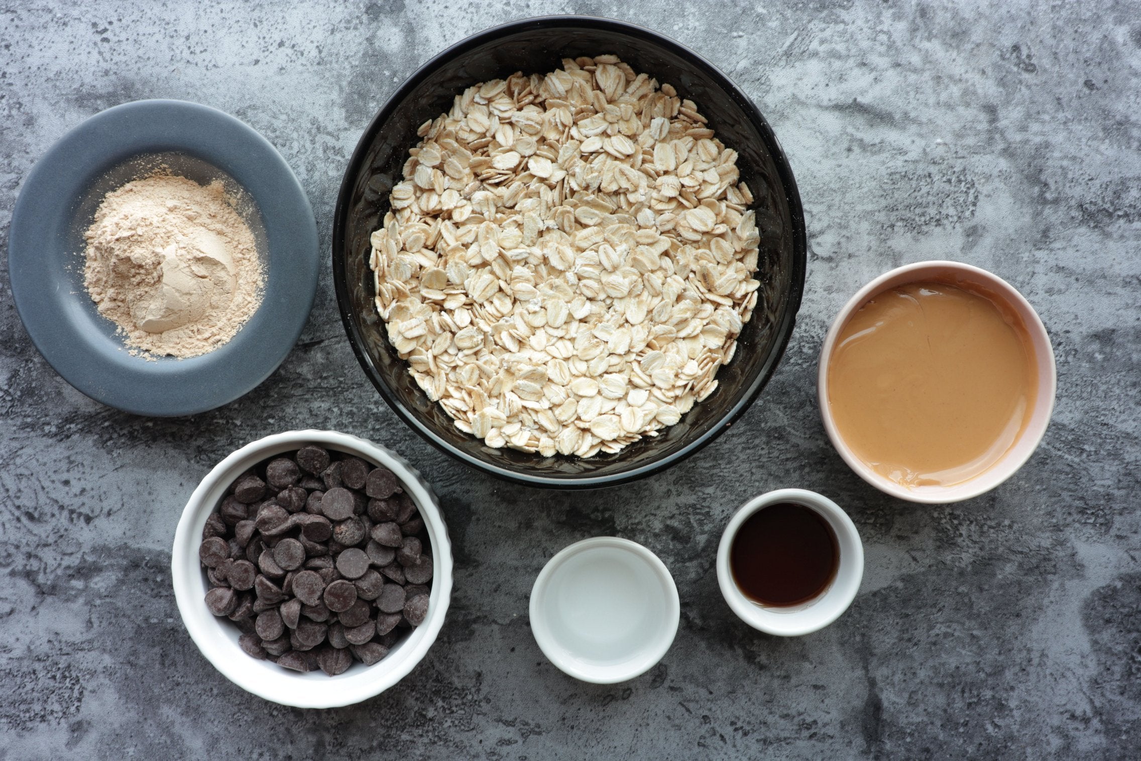 No Bake Maca Energy Bars with Oats and Dark Chocolate