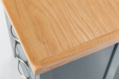 Close Up of Lacquered Oak | Roseland Furniture