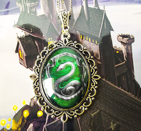 Hogwarts House Crest Large Necklace (Slytherin, Ravenclaw, Gryffindor