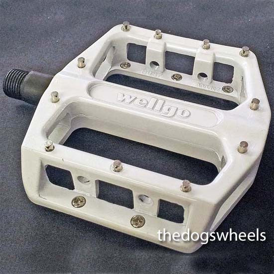 white mtb pedals