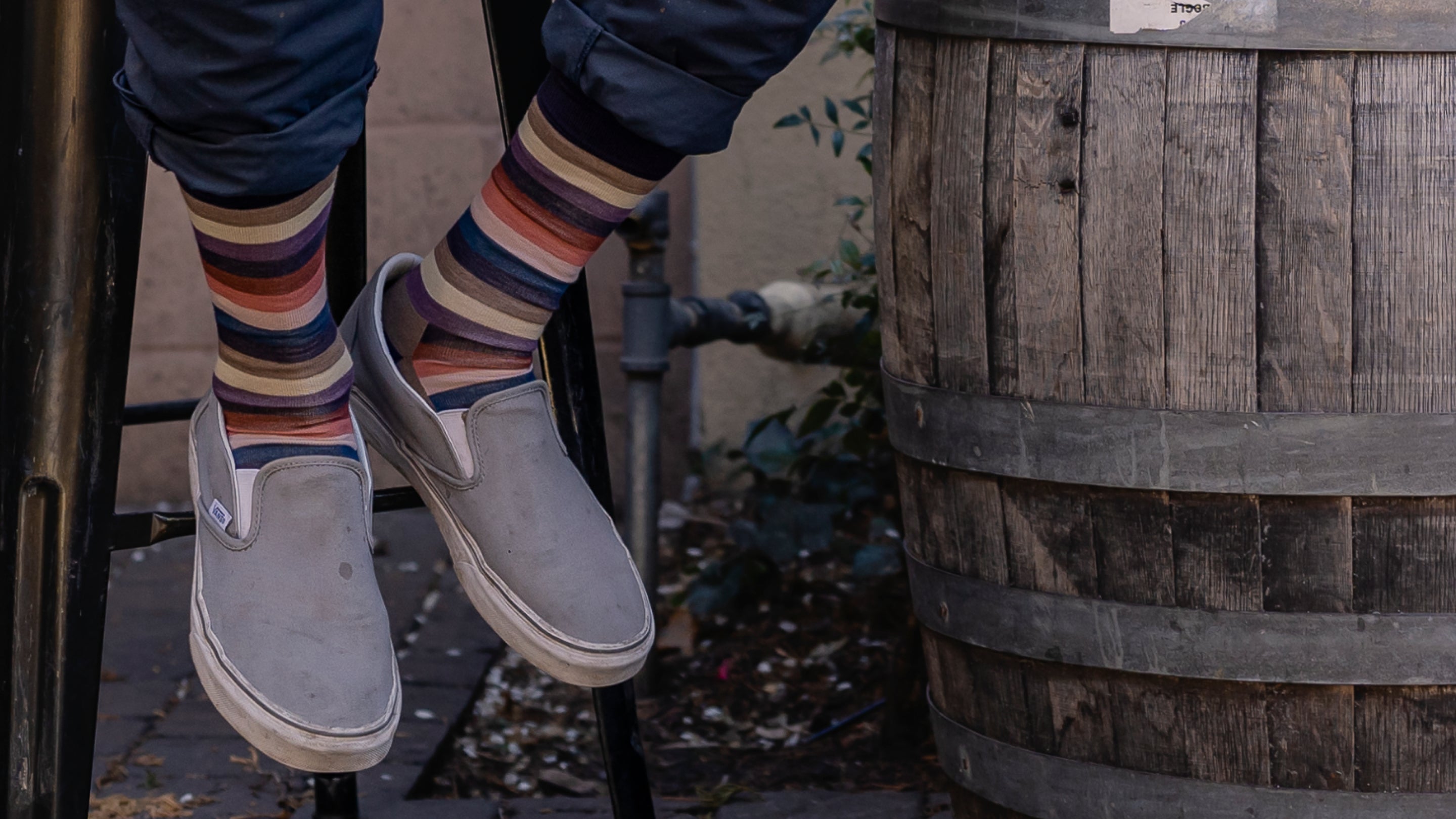 Close up of model putting on shoe featuring out Men's Prep step Lightweight Lifestyle sock