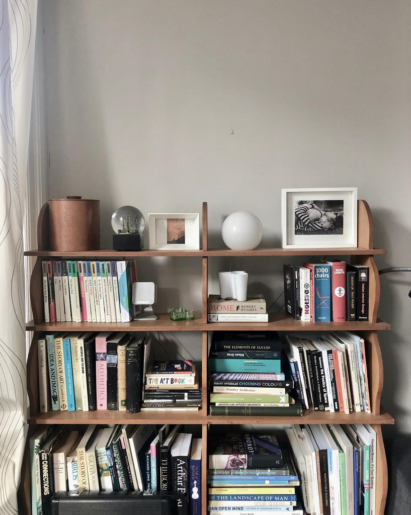 photo of bookshelf 