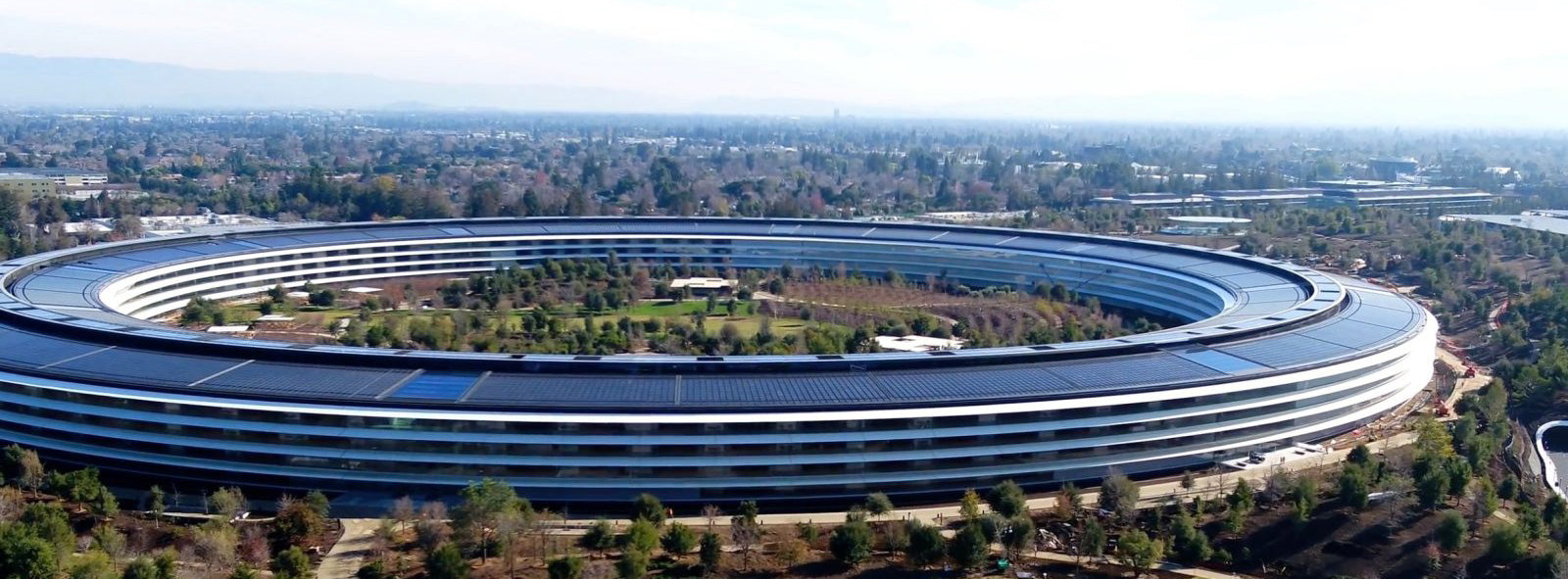 Apple Employees Get Standing Desk as Perk at Apple Park