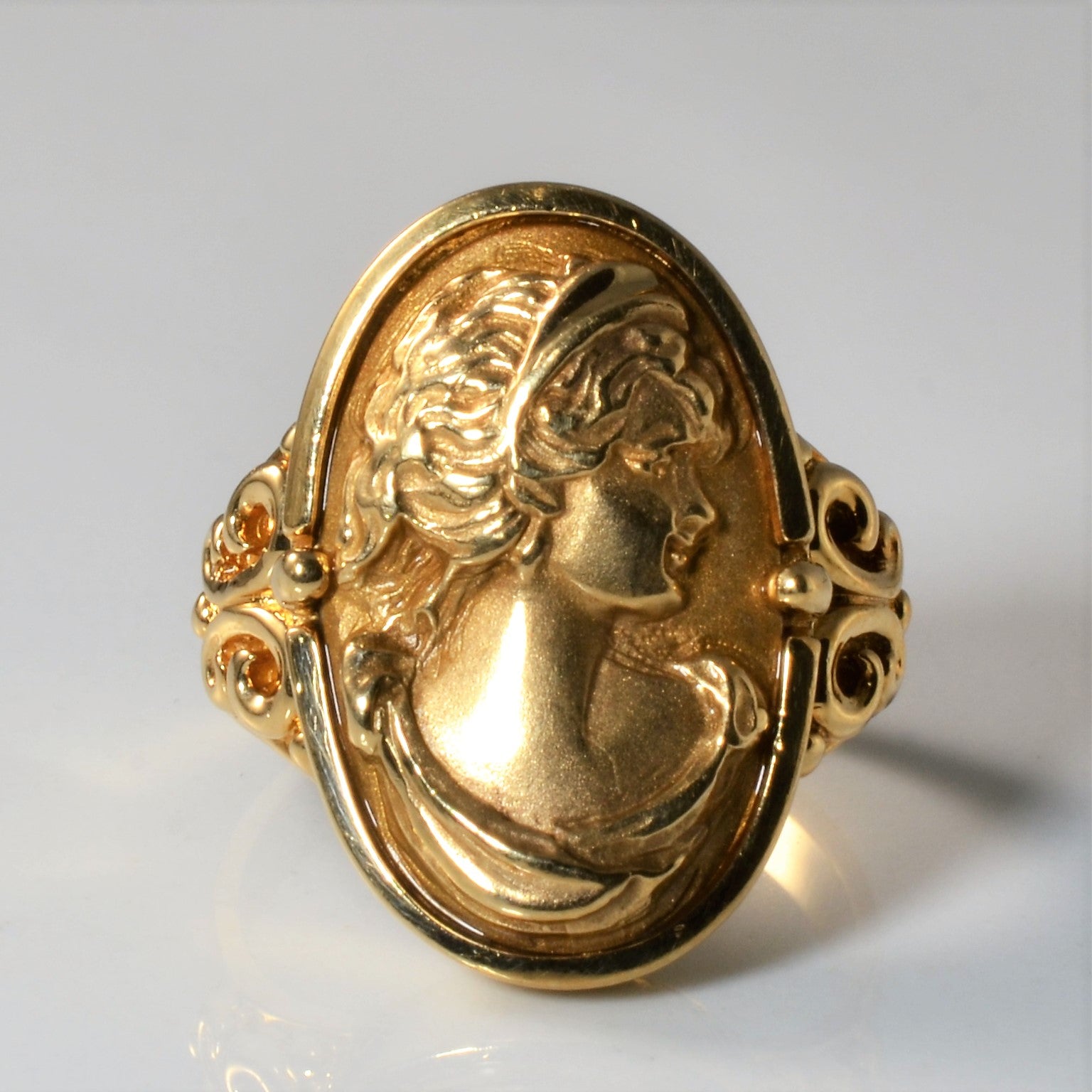 Gold Cameo Ring | SZ 6 |