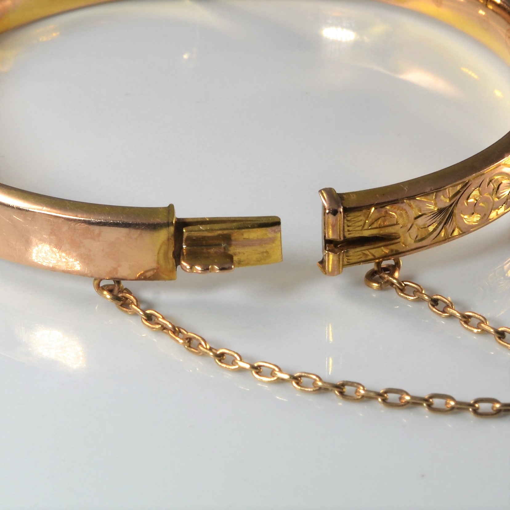 Early 1900s Floral Detailed Bangle Bracelet | 7.5