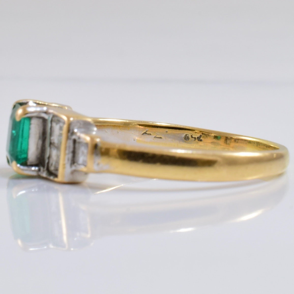 Emerald and Diamond Ring | 0.27 ctw SZ 5.5 |