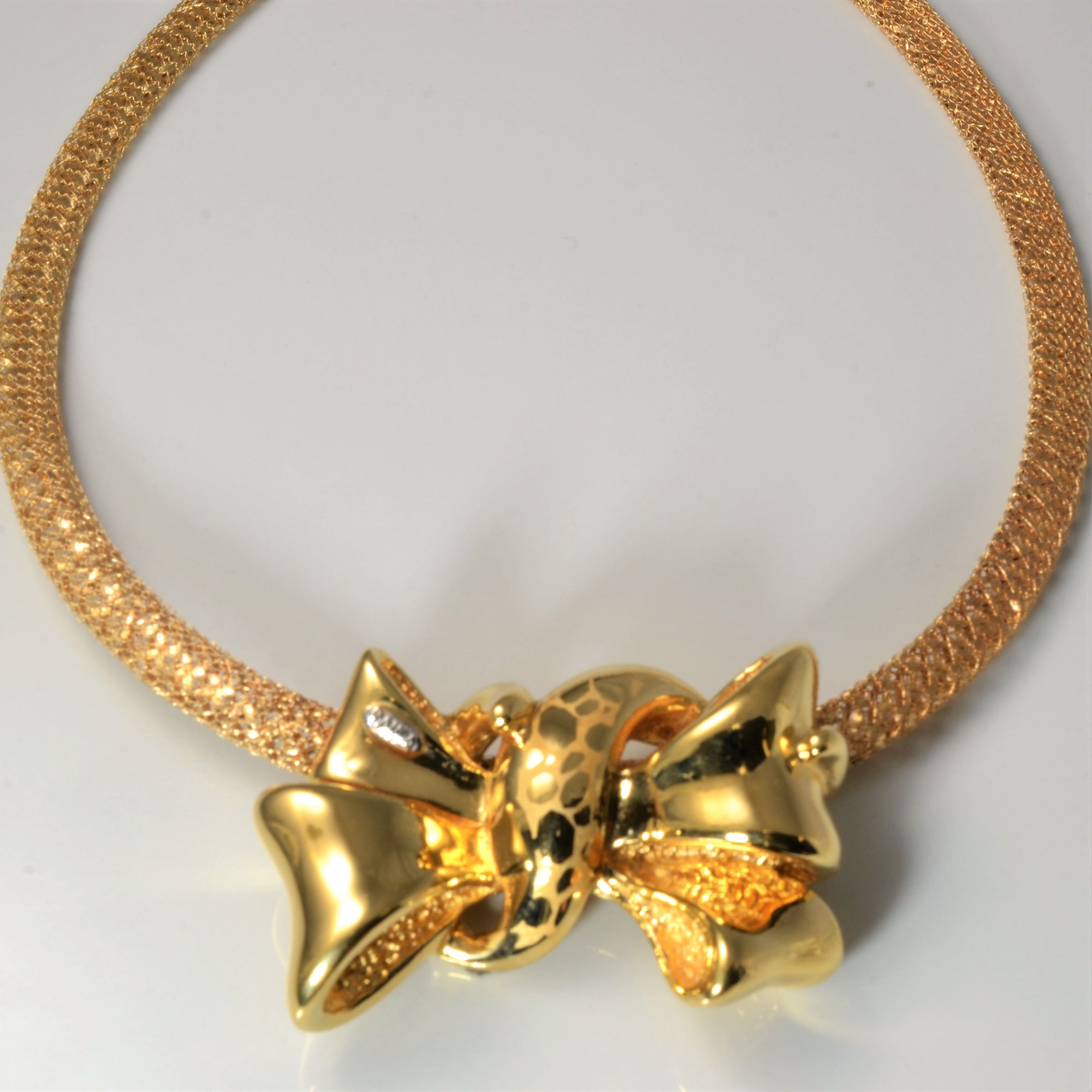 'Raika' Hollow Gold Bow Mesh Necklace | 17