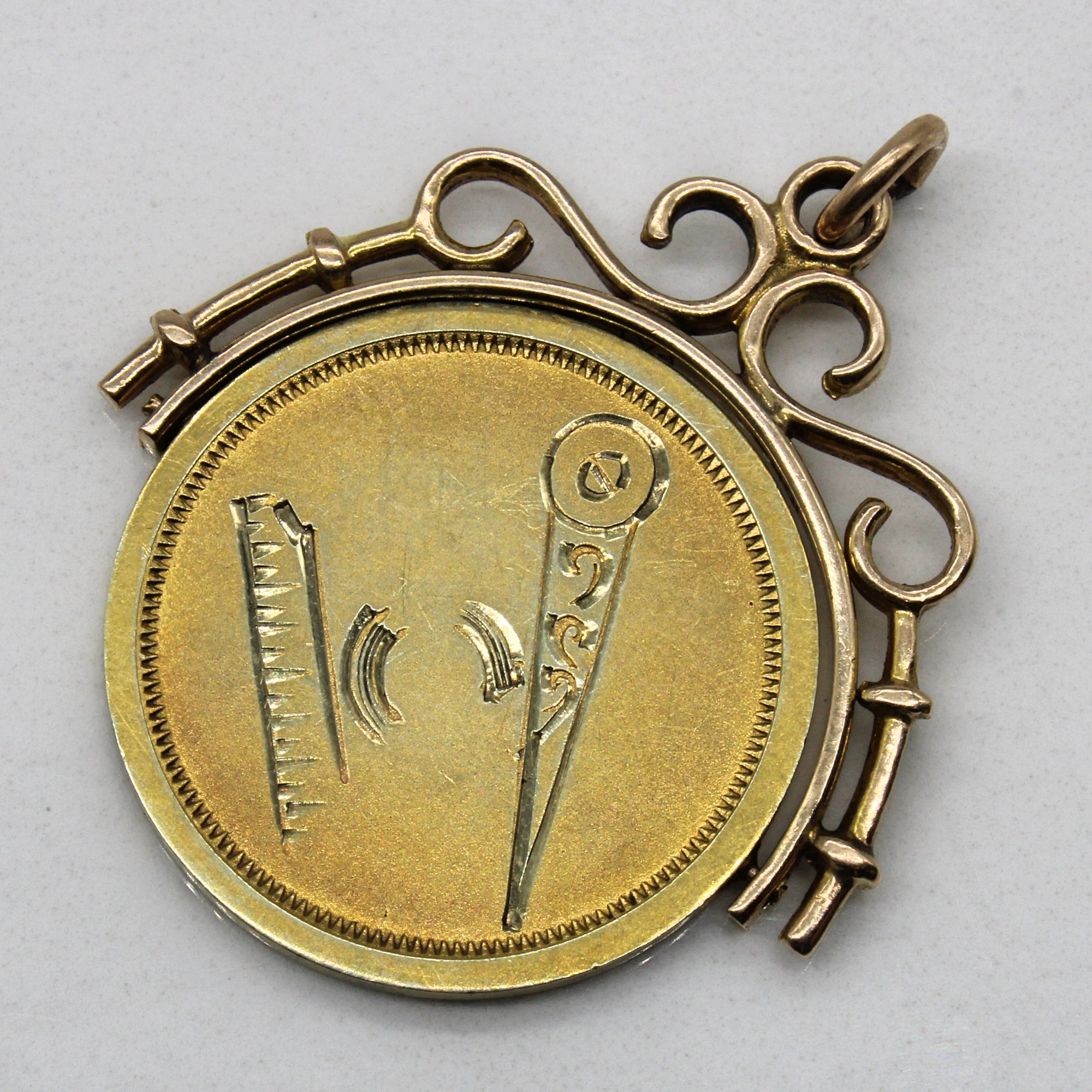 Abstract Yellow Gold Pendant |