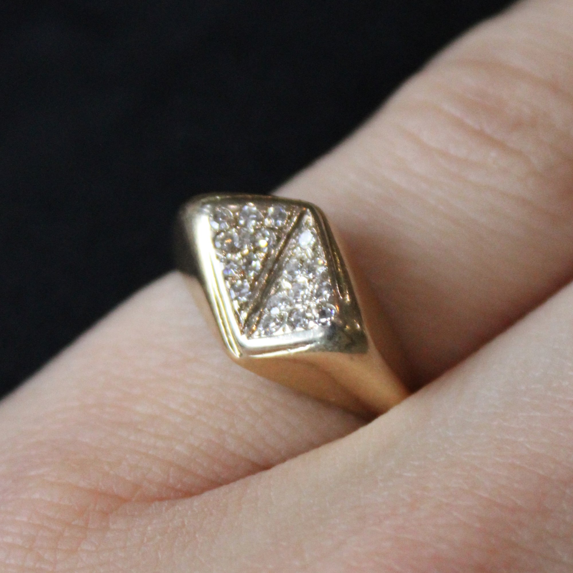 Inverted Diamond Ring | 0.13ctw | SZ 6.5 |