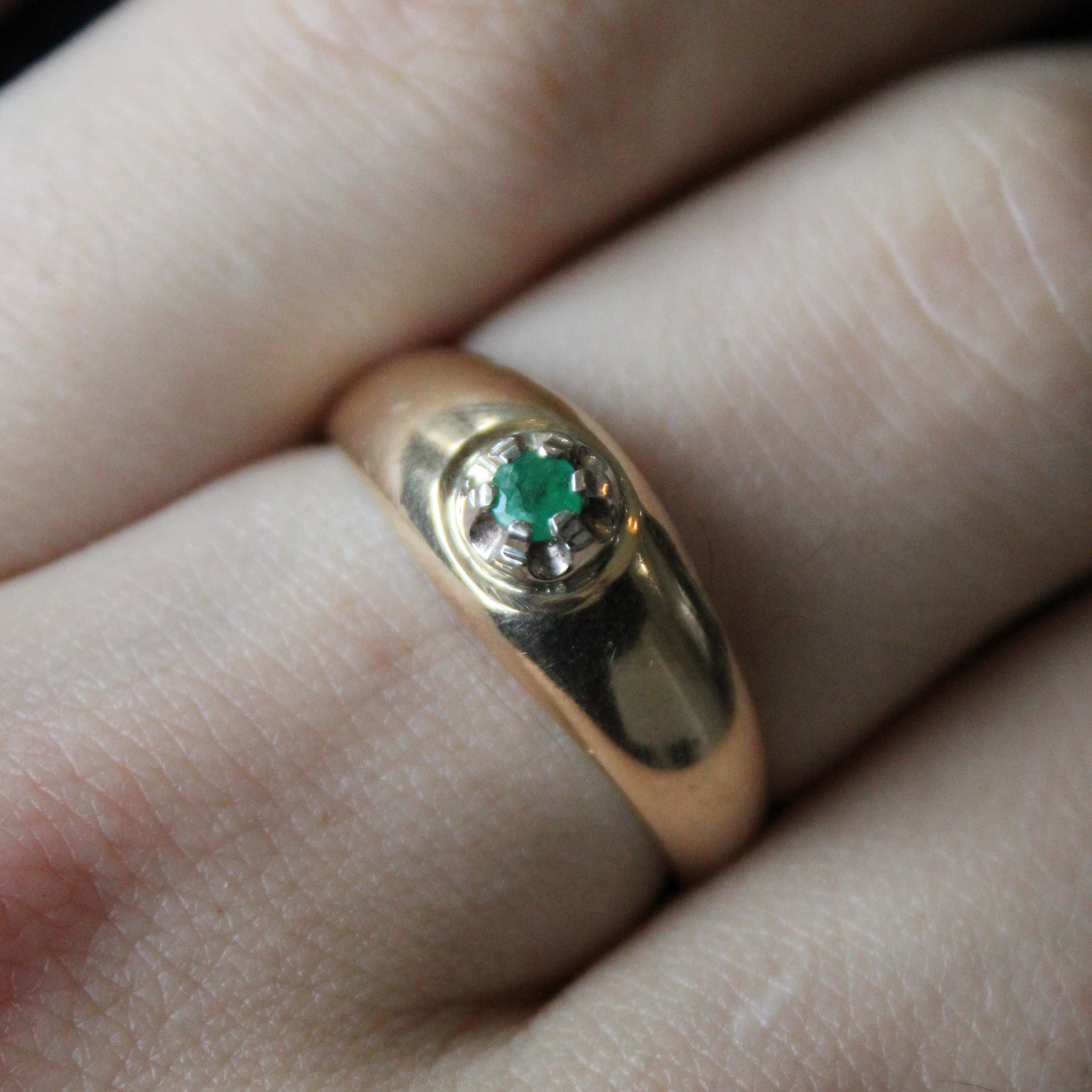 Tapered Emerald Ring | 0.08ct | SZ 10 |