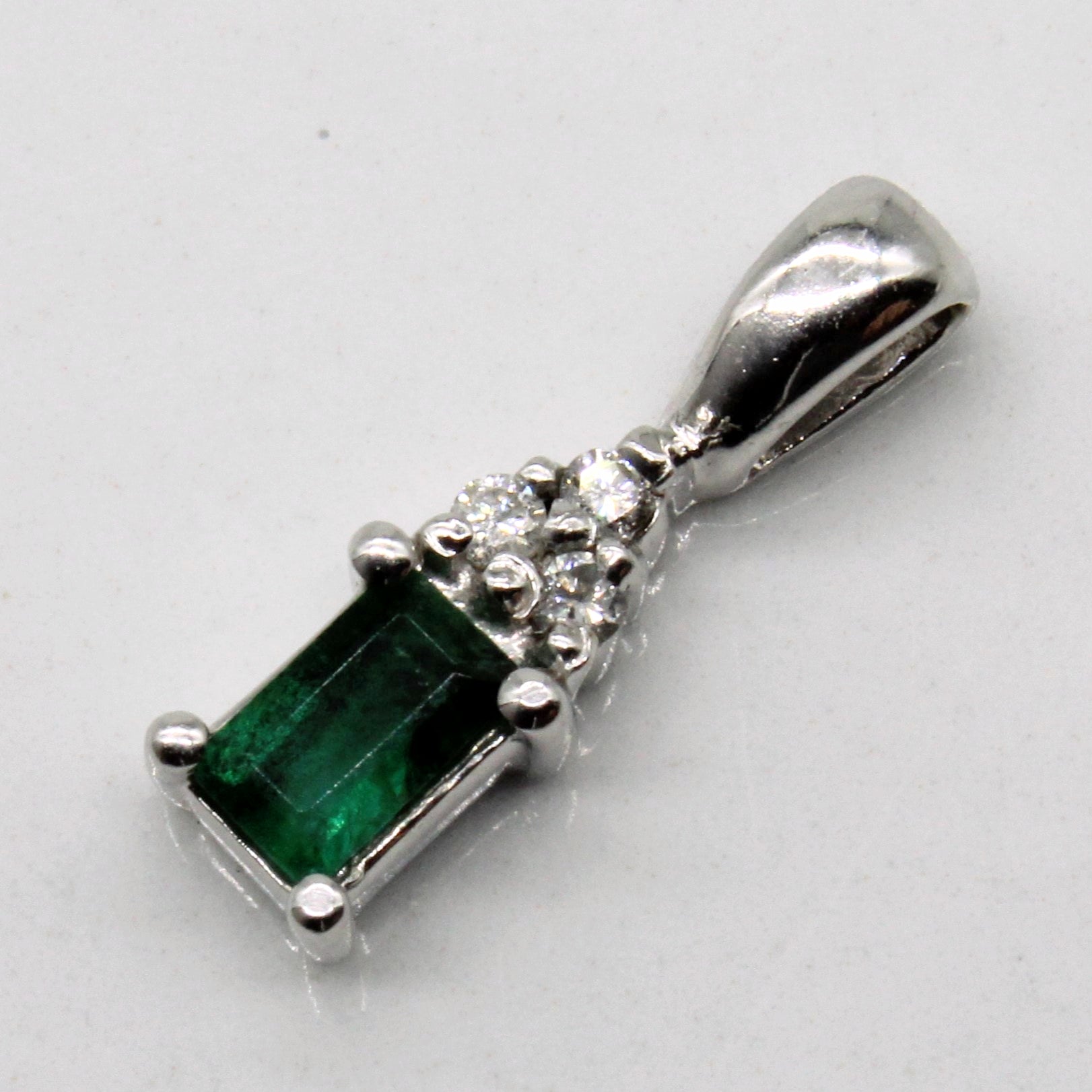 Emerald & Diamond Pendant | 0.20ct, 0.03ctw |