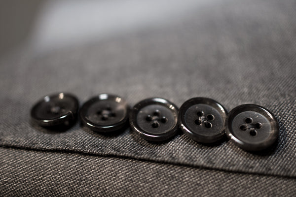 Tom Ford Suit buttons No Buttonholes