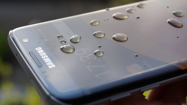 Pros and Cons of waterproof smartphones lexuma blog water resistant splash proof