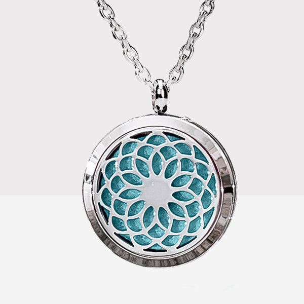 LUXE Flower Diffuser Necklace