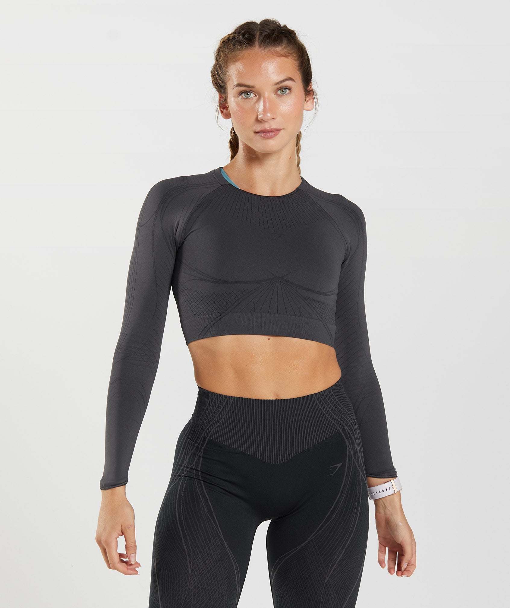 Gymshark Geo Ombre Seamless Long Sleeve Crop Top - Black Tones, Women's  Fashion, Tops, Sleeveless on Carousell