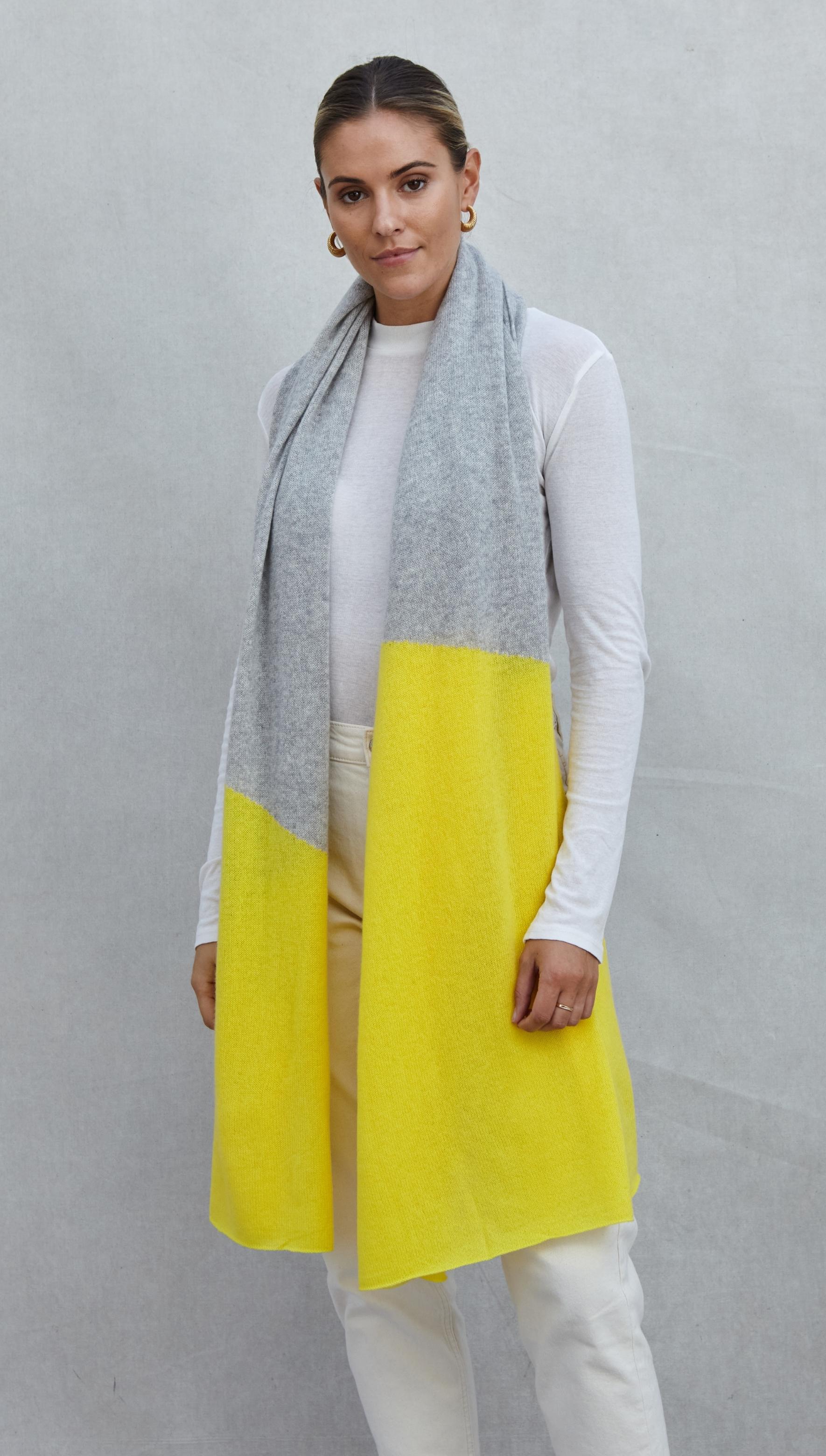 CASHMERE TRAVEL WRAP - LIGHT GREY MELANGE + CANARY