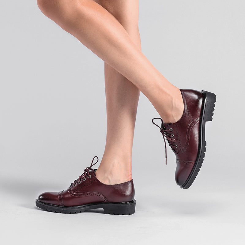 women lace up oxfords