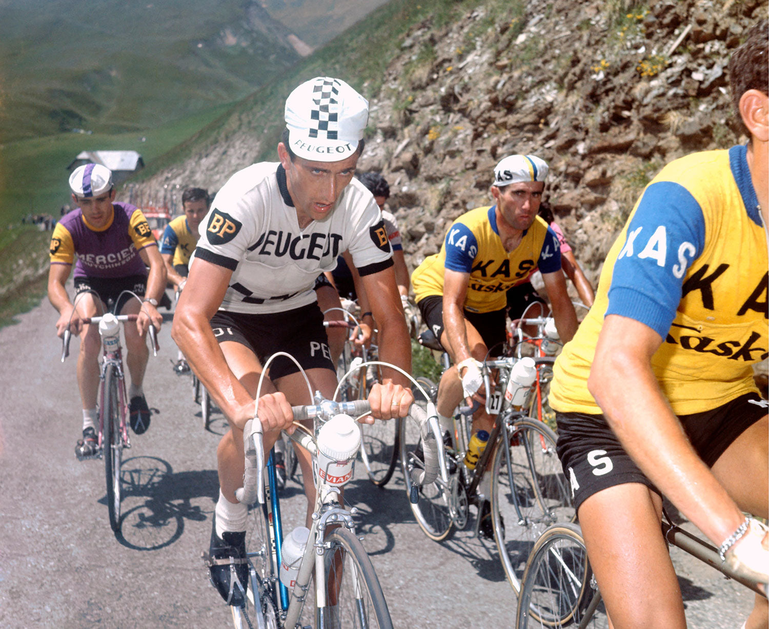 Tom Simpson climbing during Stage 10 of the 1965 Tour de France from Bagneres de Bignorre to Aix les Thermes.  Photo Credits: Offside / L'Equipe.