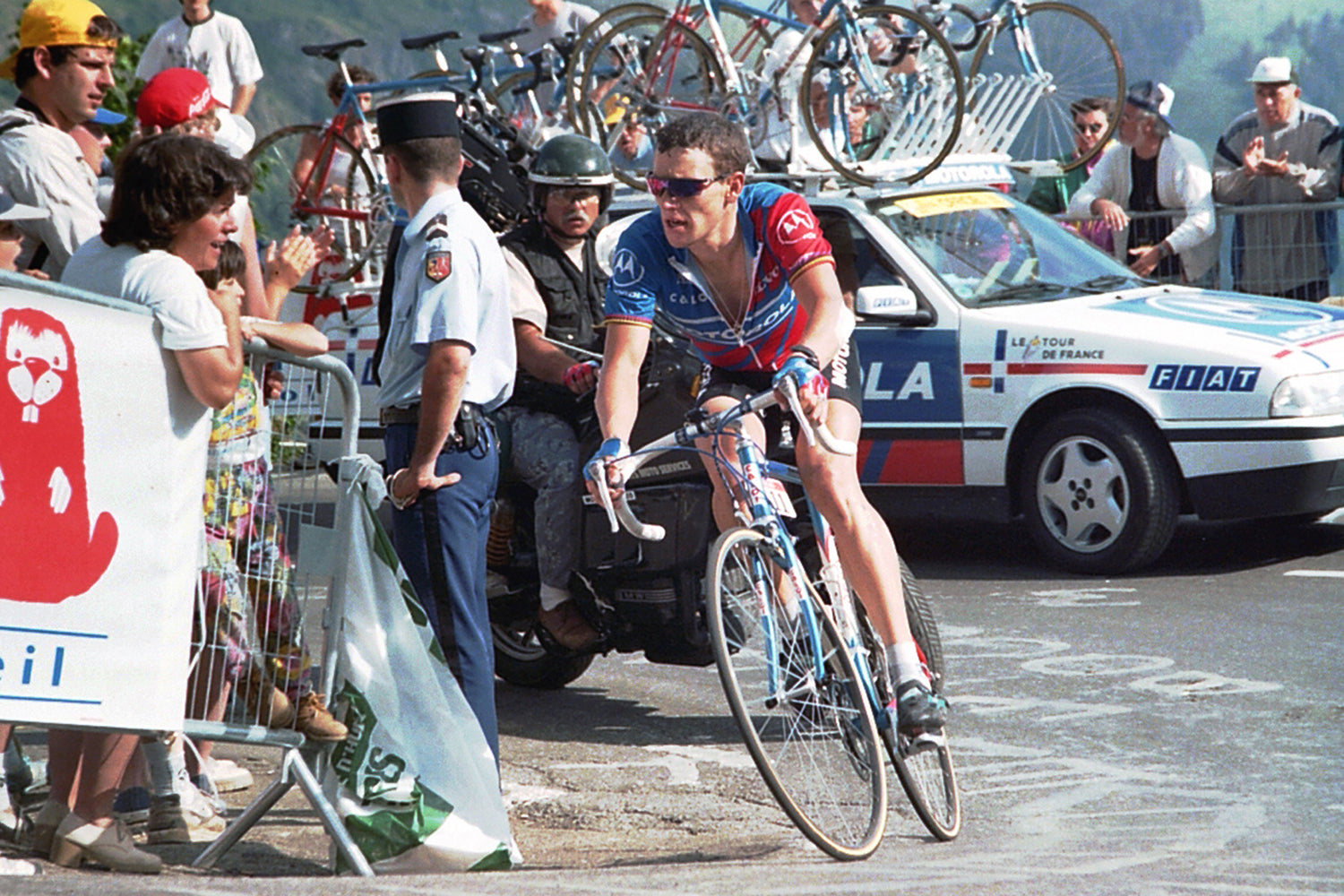 Lance Armstrong (Motorola Cycling Team) riding during the 1995 Tour de France.  Photo: Fotoreporter Sirotti.