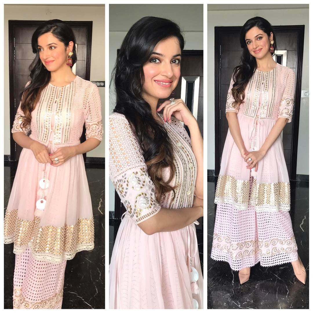 Divya Khosla Kumar in Niki Mahajan's Pink Chikenkari Suit at Lokmat Award