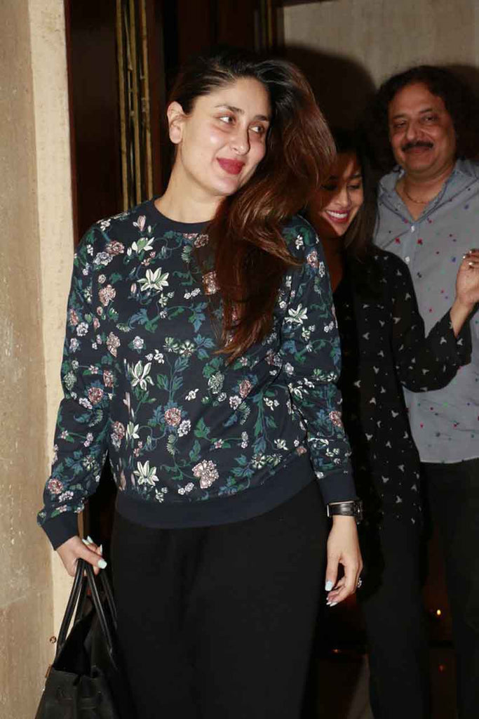 Kareena Kapoor Chills With Friends in a Manish Malhotra‘s Dinner Party